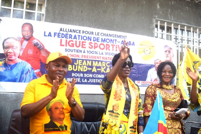 Clôture du mois de la femme : la présidente de la Ligue des Femmes de l’A.Ch chez Dr Dieudonné Alema Bompenza de Mont-Amba 